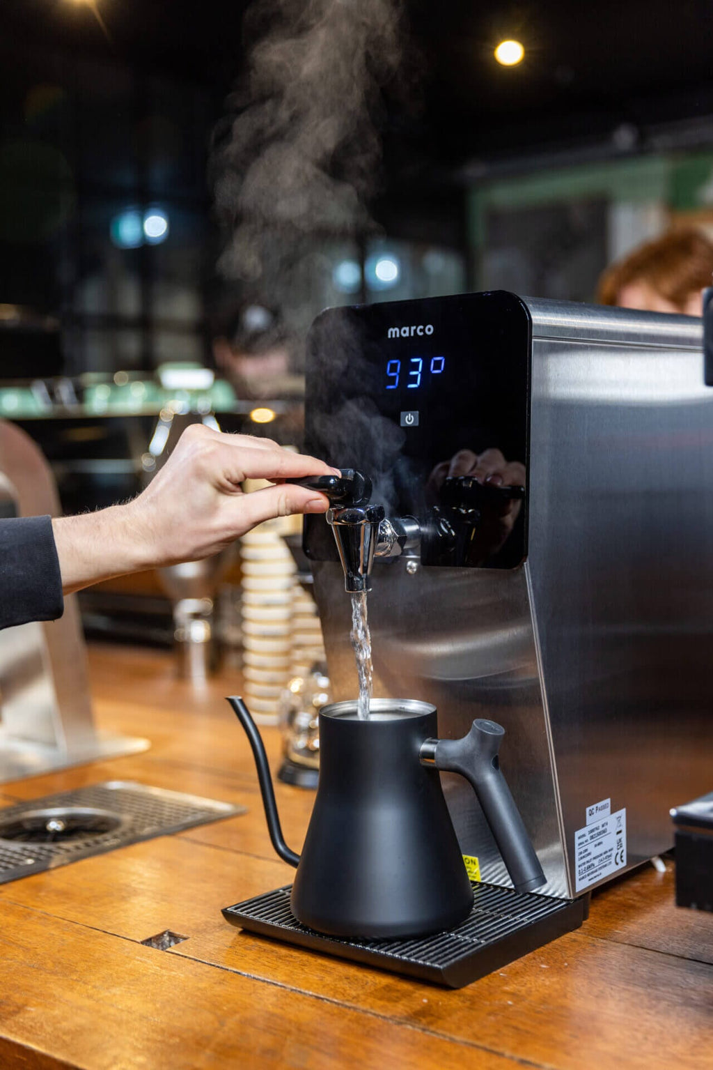 Marco agua caliente y ambiente